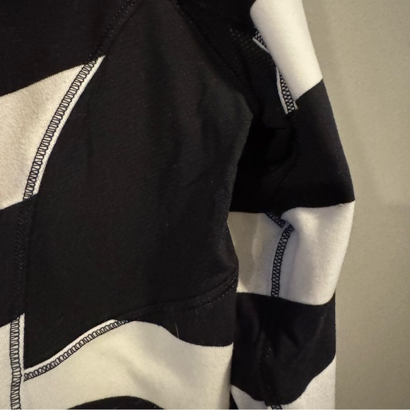 Lululemon Striped Base Runner Long Sleeve - Picture 13 of 13